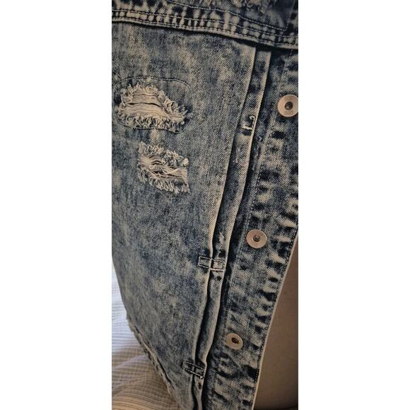 EUC HENRY & WILLIAM VEST MENS DENIM BIKER TRUCKER BUTTON DISTRESSED SZ L - Picture 2 of 6